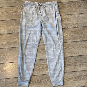 Vuori Women's Gray Camo Ultra Soft Ultra lightweight Joggers